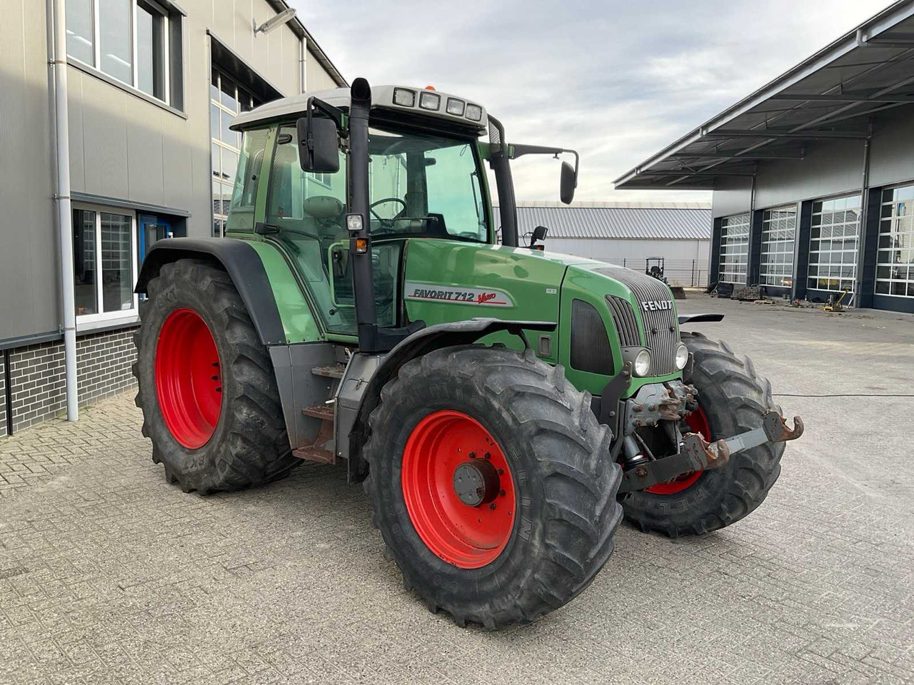 2000 FENDT VARIO 712 ALL-WHEEL DRIVE FARM TRACTOR - Tractor: afbeelding 4 2000 FENDT VARIO 712 ALL-WHEEL DRIVE FARM TRACTOR - Tractor: afbeelding 4