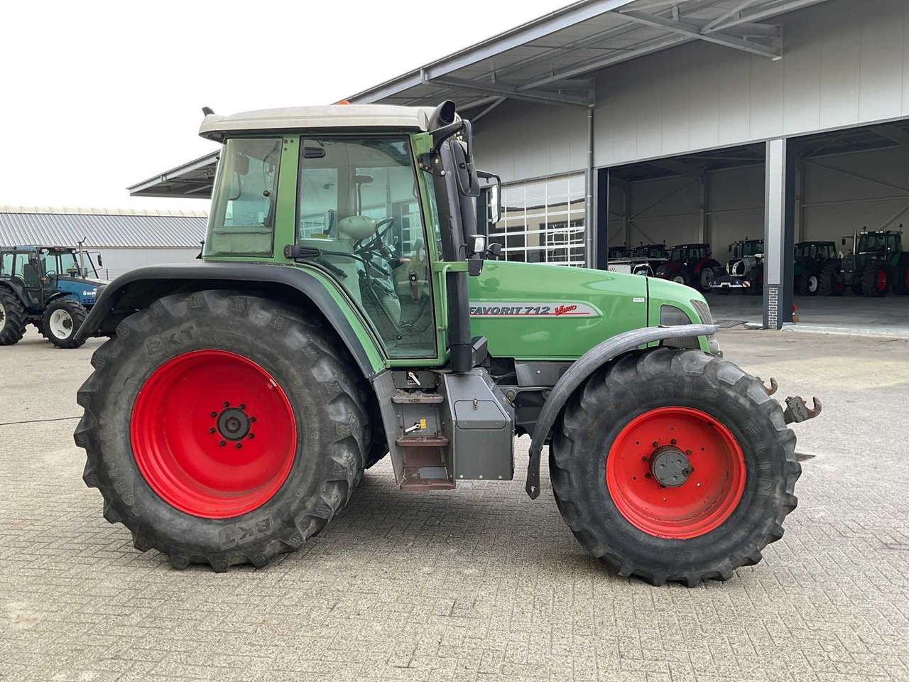 2000 FENDT VARIO 712 ALL-WHEEL DRIVE FARM TRACTOR - Tractor: afbeelding 5 2000 FENDT VARIO 712 ALL-WHEEL DRIVE FARM TRACTOR - Tractor: afbeelding 5