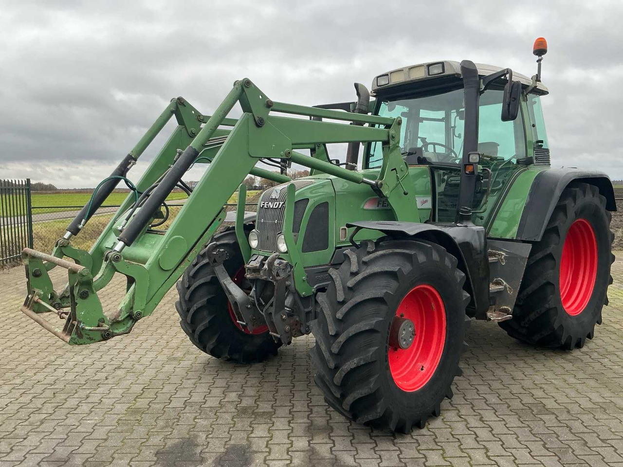 2001 FENDT 716 VARIO ALL-WHEEL DRIVE FARM TRACTOR - Tractor: afbeelding 1 2001 FENDT 716 VARIO ALL-WHEEL DRIVE FARM TRACTOR - Tractor: afbeelding 1