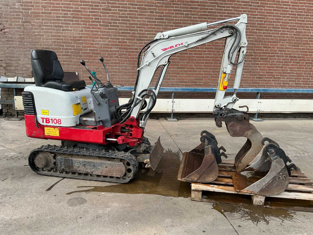 2005 TAKEUCHI TB108 MINI EXCAVATOR - Minigraafmachine: afbeelding 2 2005 TAKEUCHI TB108 MINI EXCAVATOR - Minigraafmachine: afbeelding 2