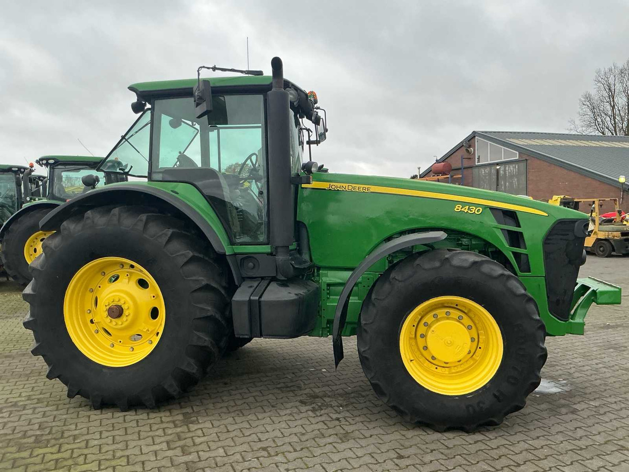 2009 JOHN DEERE 8430 FOUR WHEEL DRIVE FARM TRACTOR - Tractor: afbeelding 3 2009 JOHN DEERE 8430 FOUR WHEEL DRIVE FARM TRACTOR - Tractor: afbeelding 3