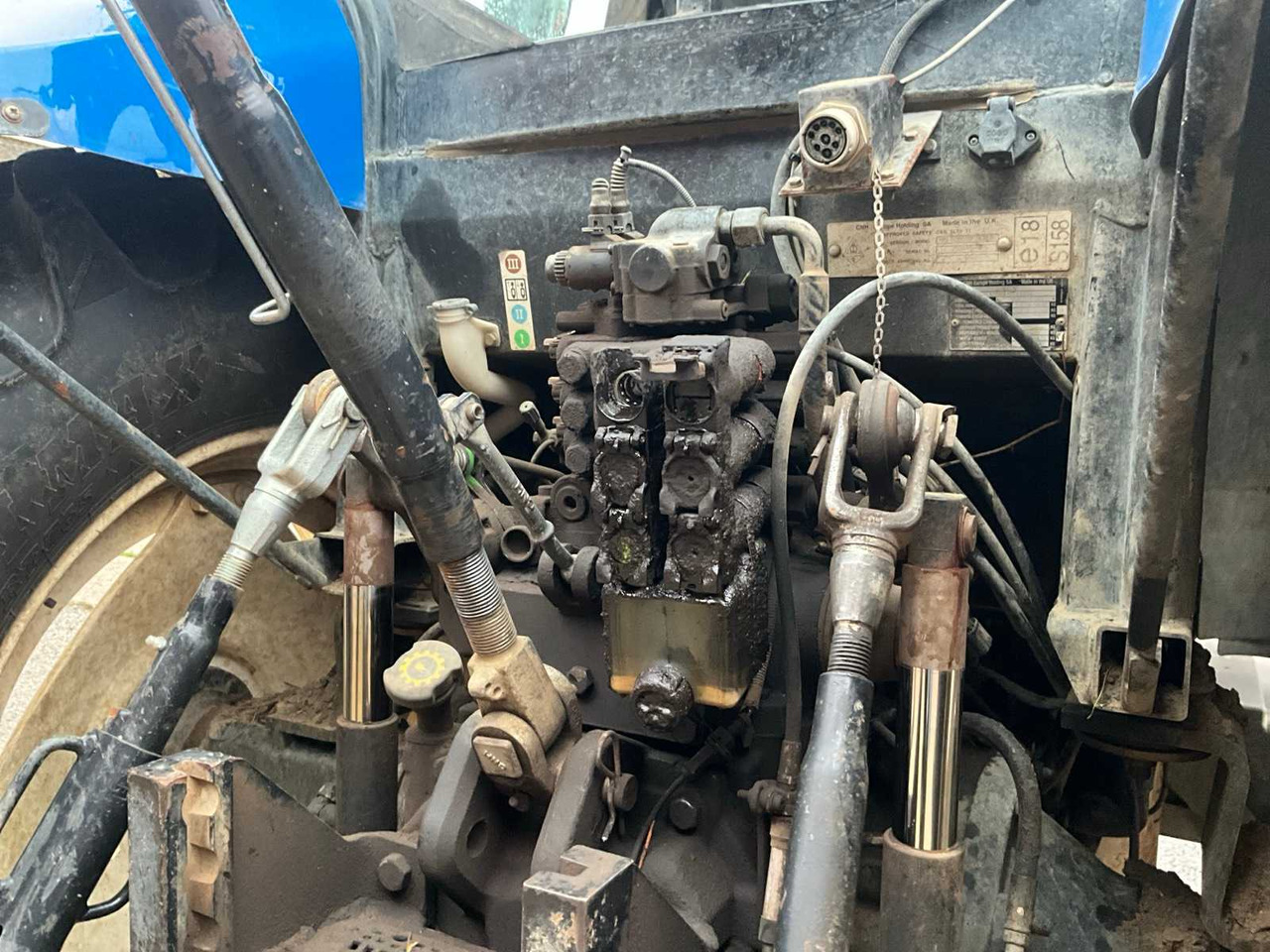 Tractor 2009 NEW HOLLAND T6050 FOUR WHEEL DRIVE FARM TRACTOR: afbeelding 16