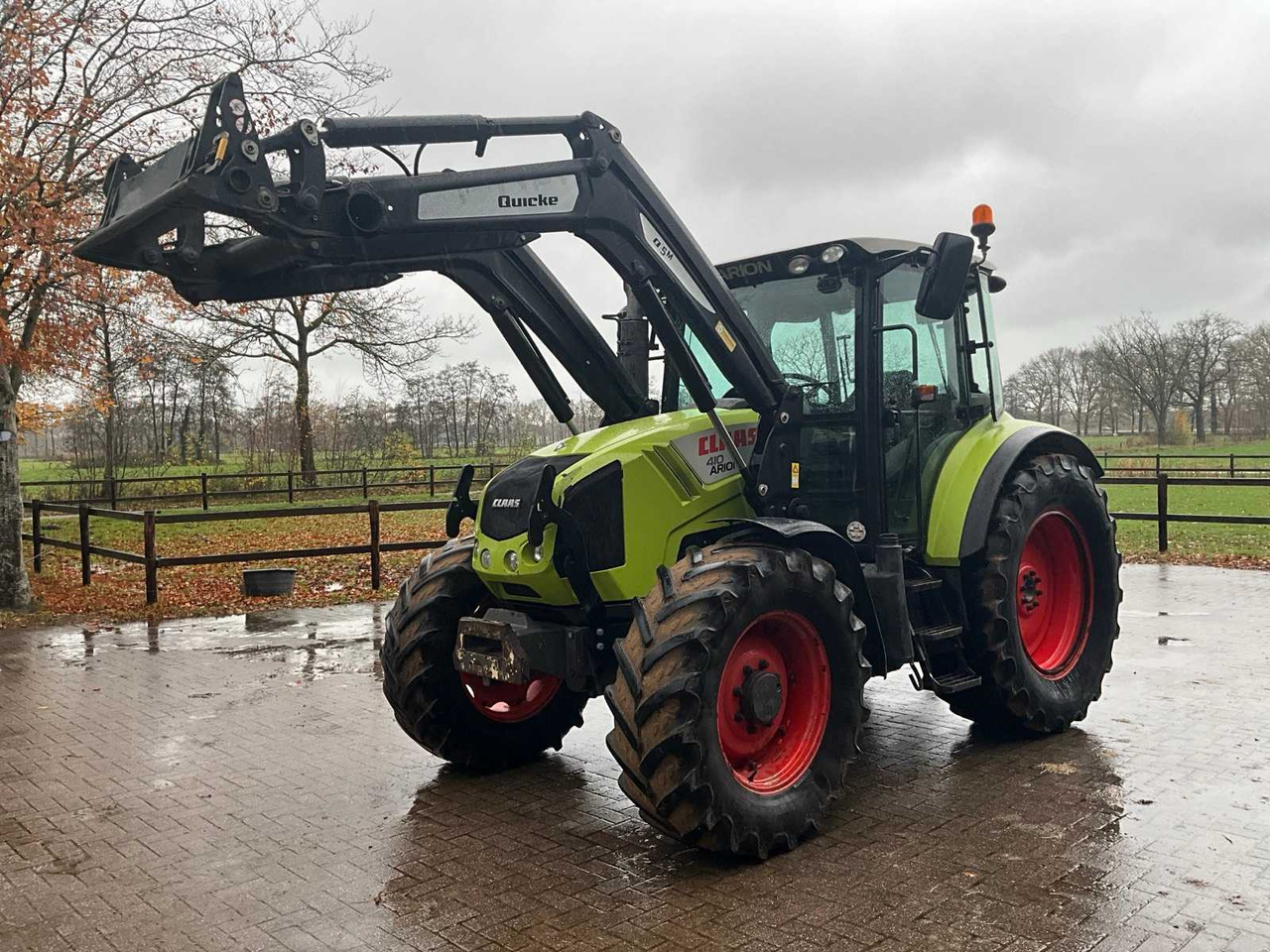 2011 CLAAS ARION 420 FOUR-WHEEL DRIVE FARM TRACTOR WITH FRONT LOADER - Tractor: afbeelding 1 2011 CLAAS ARION 420 FOUR-WHEEL DRIVE FARM TRACTOR WITH FRONT LOADER - Tractor: afbeelding 1