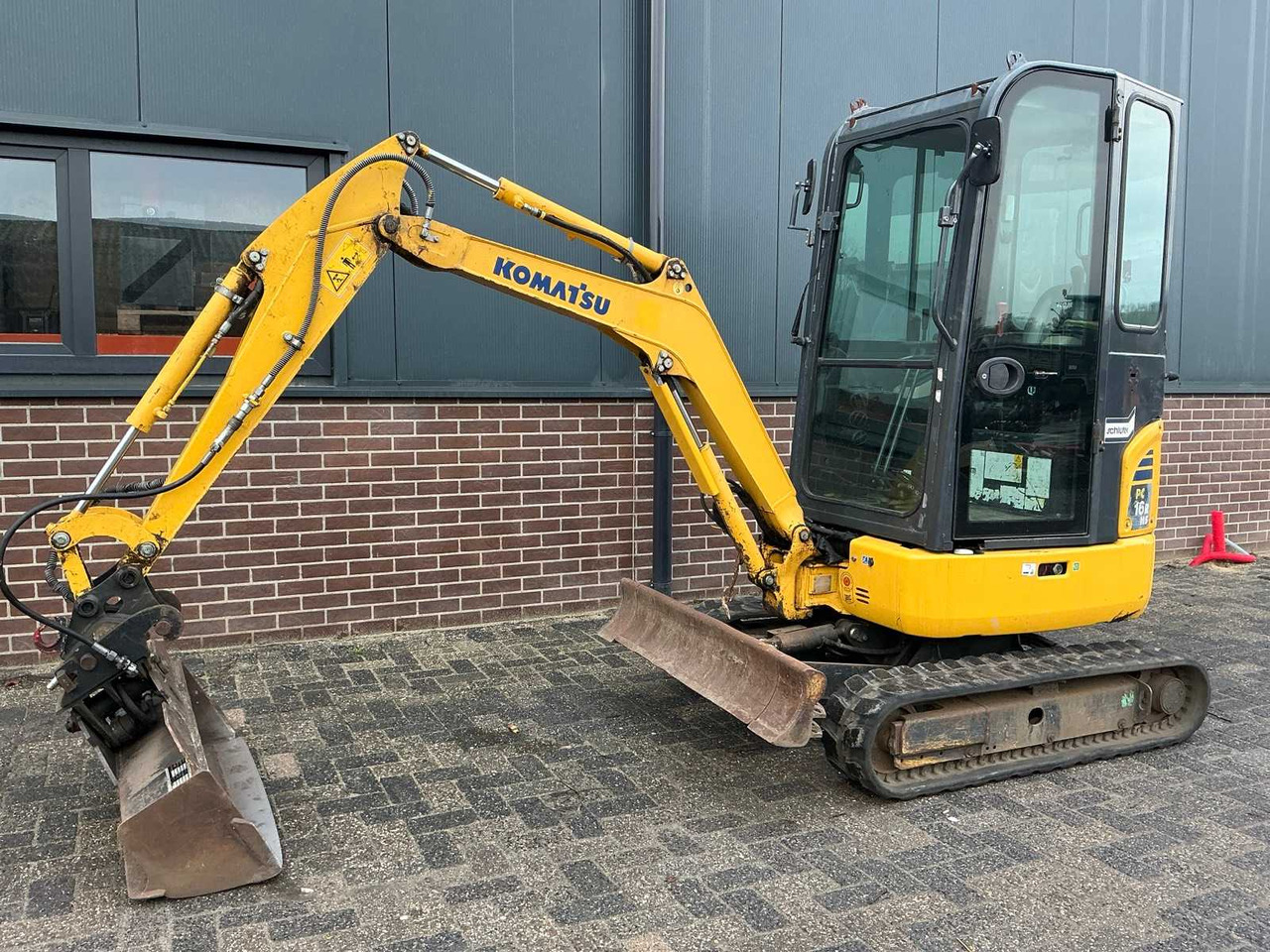 2014 KOMATSU 16R HS MINI EXCAVATOR - Minigraafmachine: afbeelding 1 2014 KOMATSU 16R HS MINI EXCAVATOR - Minigraafmachine: afbeelding 1