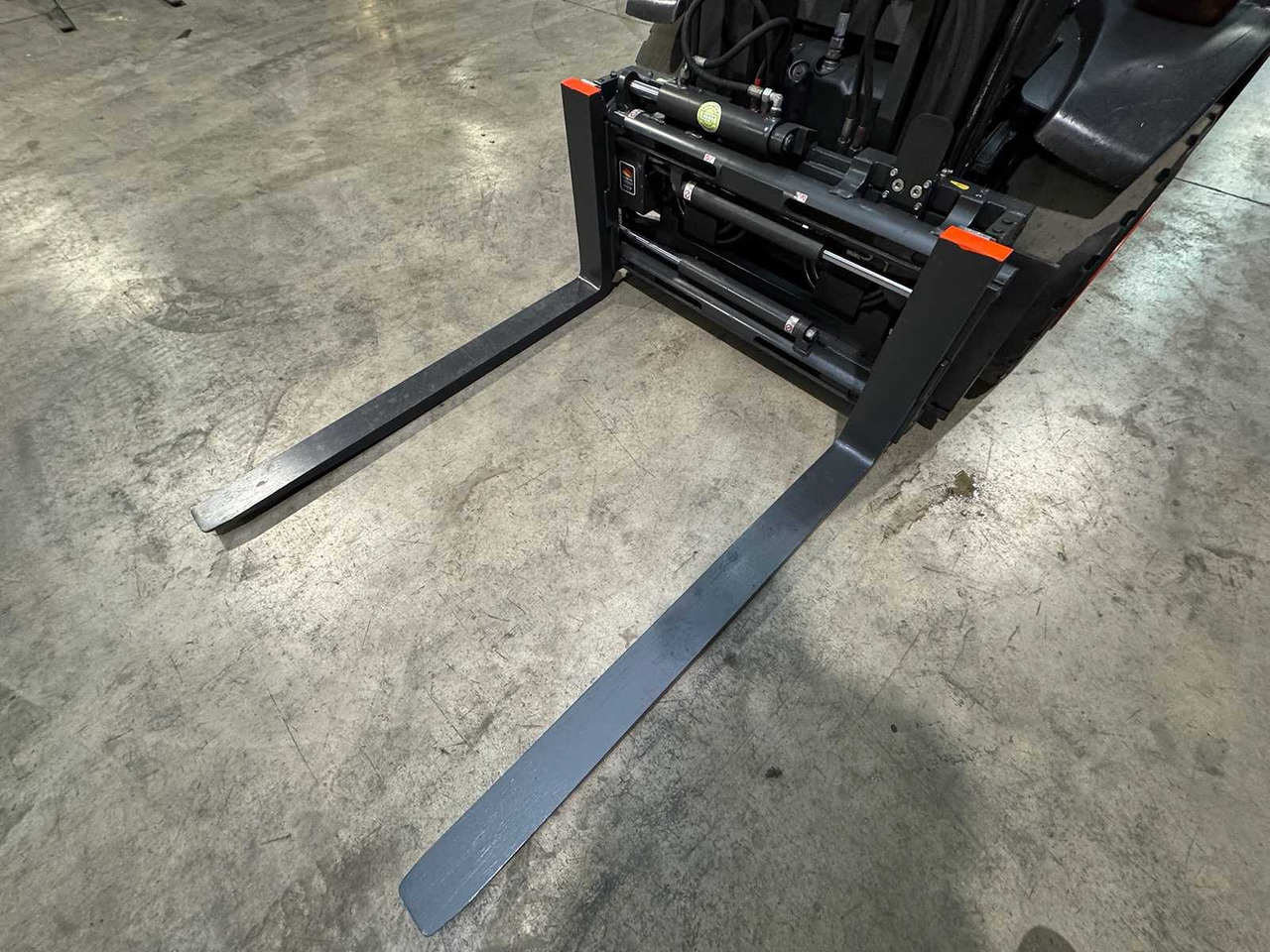 2015 LINDE H25D-02 2.500KG 3.+4TH VALVE FORK ADJUSTER DIESEL FORKLIFT FORKLIFT 10.925 HOURS. - Heftruck: afbeelding 4 2015 LINDE H25D-02 2.500KG 3.+4TH VALVE FORK ADJUSTER DIESEL FORKLIFT FORKLIFT 10.925 HOURS. - Heftruck: afbeelding 4