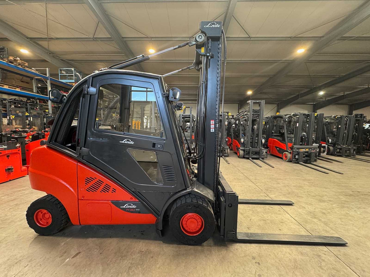 2016 LINDE H30T 3.000KG 3.+4TH VALVE FORK ADJUSTER GAS FORKLIFT FORKLIFT - Heftruck: afbeelding 5 2016 LINDE H30T 3.000KG 3.+4TH VALVE FORK ADJUSTER GAS FORKLIFT FORKLIFT - Heftruck: afbeelding 5