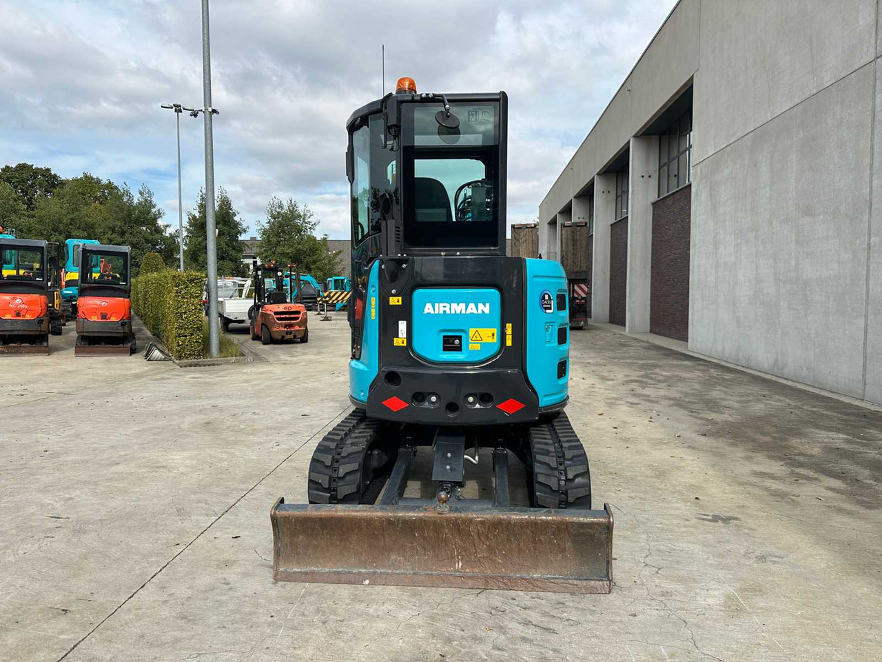 Airman AIRMAN - 2023 - AX33U-7 - MIDI EXCAVATOR - Rupsgraafmachine: afbeelding 5 Airman AIRMAN - 2023 - AX33U-7 - MIDI EXCAVATOR - Rupsgraafmachine: afbeelding 5