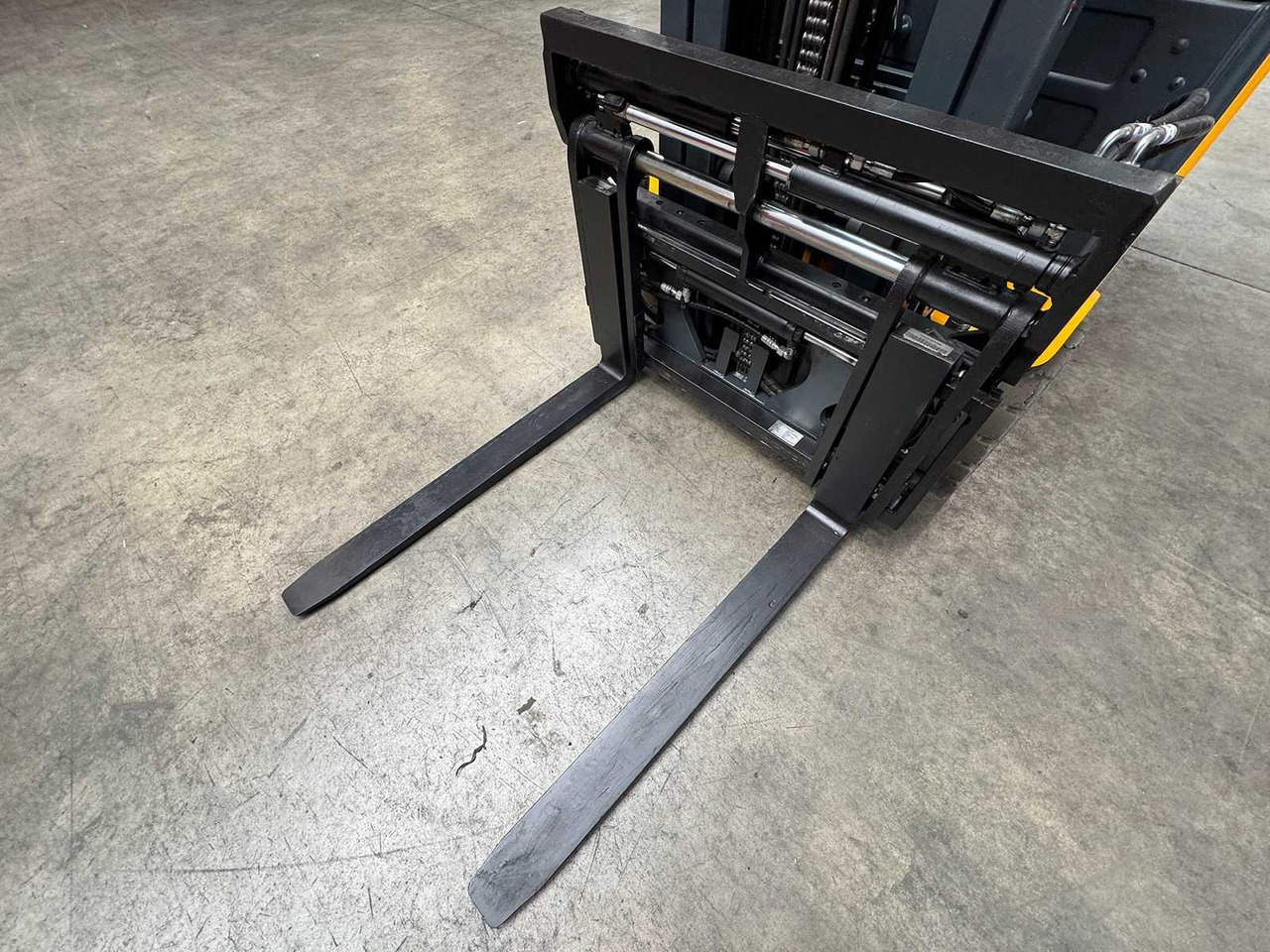 BATTERY 2023 SERVICE + UVV 08/26 JUNGHEINRICH EFG218 TRIPLEX 3RD + 4TH FORK ADJUSTER ELECTRIC FORKLIFT - Heftruck: afbeelding 5 BATTERY 2023 SERVICE + UVV 08/26 JUNGHEINRICH EFG218 TRIPLEX 3RD + 4TH FORK ADJUSTER ELECTRIC FORKLIFT - Heftruck: afbeelding 5