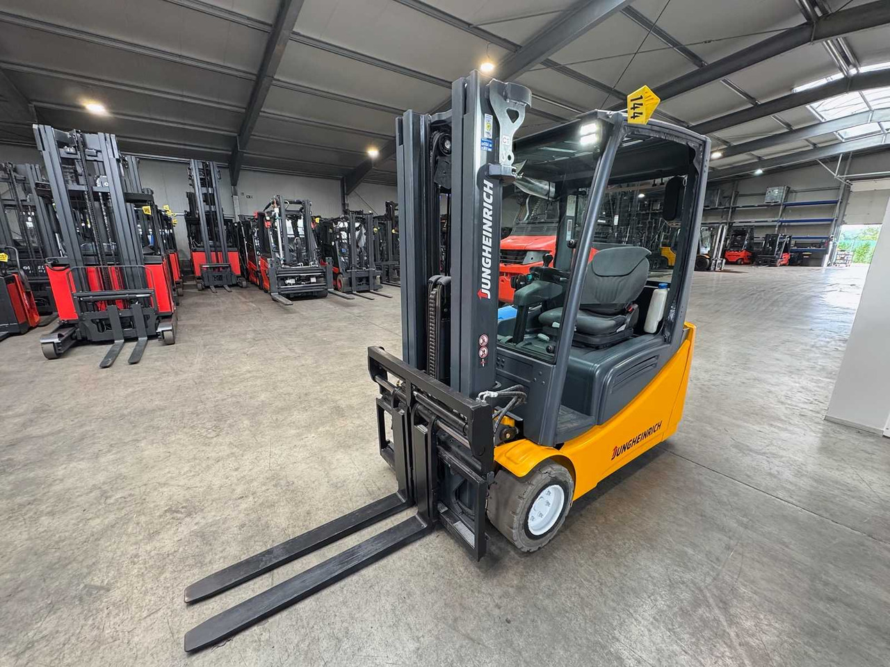 BATTERY 2023 SERVICE + UVV 08/26 JUNGHEINRICH EFG218 TRIPLEX 3RD + 4TH FORK ADJUSTER ELECTRIC FORKLIFT - Heftruck: afbeelding 1 BATTERY 2023 SERVICE + UVV 08/26 JUNGHEINRICH EFG218 TRIPLEX 3RD + 4TH FORK ADJUSTER ELECTRIC FORKLIFT - Heftruck: afbeelding 1