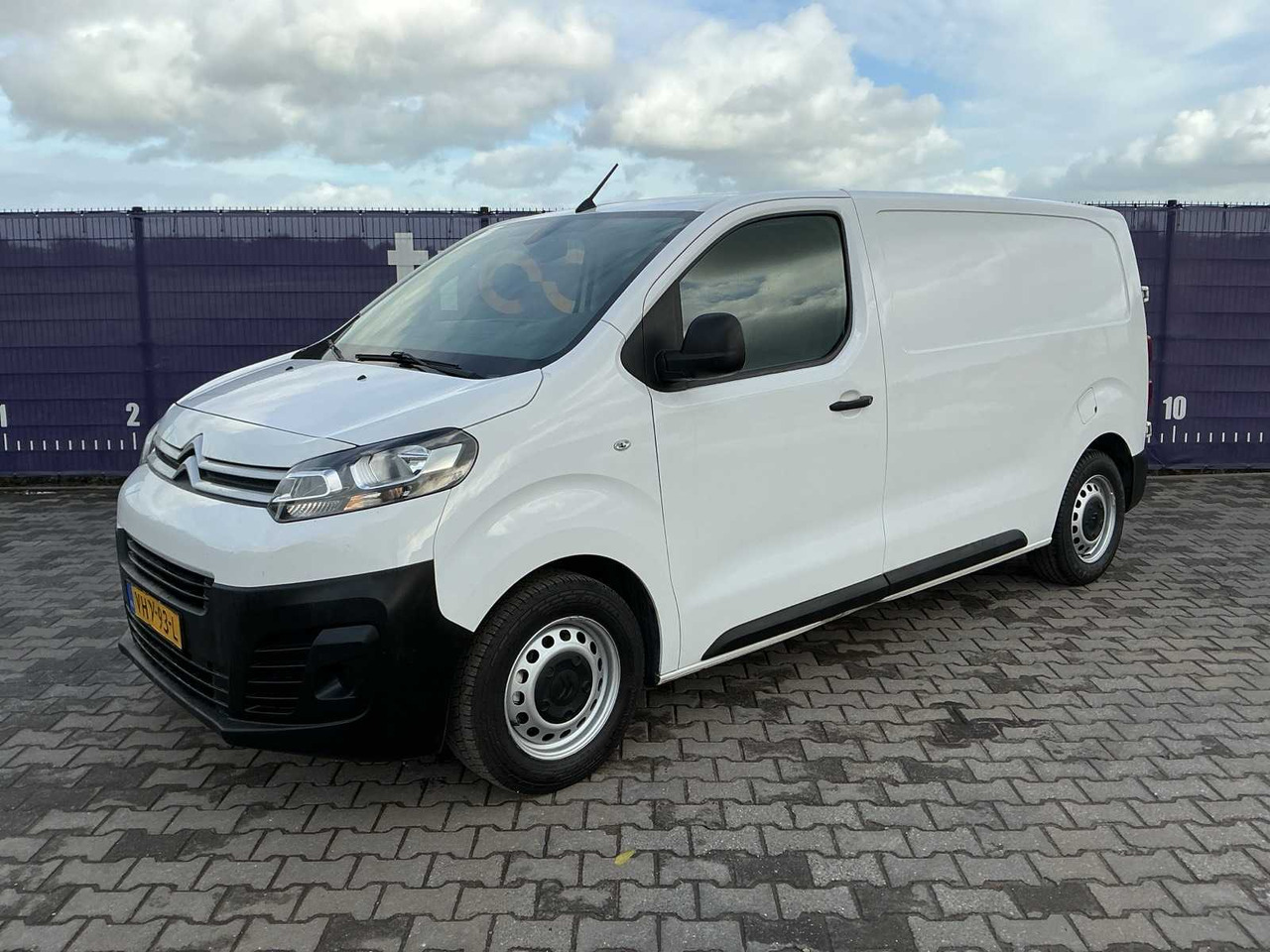 2020 - CITROEN - JUMPY - 1.5 BLUEHDI CLUB - COMMERCIAL VEHICLE - Bedrijfswagen: afbeelding 1 2020 - CITROEN - JUMPY - 1.5 BLUEHDI CLUB - COMMERCIAL VEHICLE - Bedrijfswagen: afbeelding 1