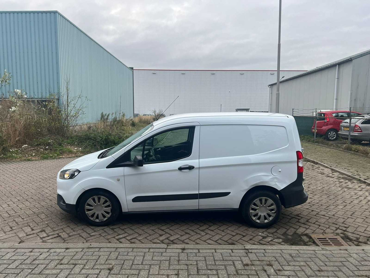FORD - 1.5 TDCI AMBIENTE START&STOP - TRANSIT COURIER, VSR-08-G - Bedrijfswagen: afbeelding 3 FORD - 1.5 TDCI AMBIENTE START&STOP - TRANSIT COURIER, VSR-08-G - Bedrijfswagen: afbeelding 3