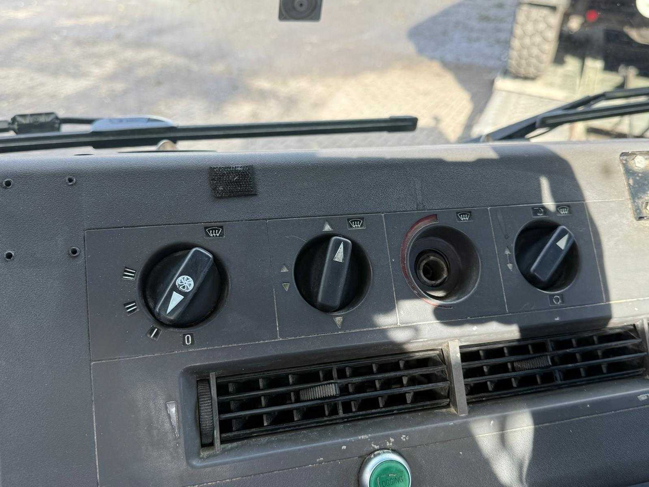 Bedrijfswagen MERCEDES - VARIO 814 4X4 - COMMERCIAL VEHICLE TIPPER: afbeelding 13 Bedrijfswagen MERCEDES - VARIO 814 4X4 - COMMERCIAL VEHICLE TIPPER: afbeelding 13