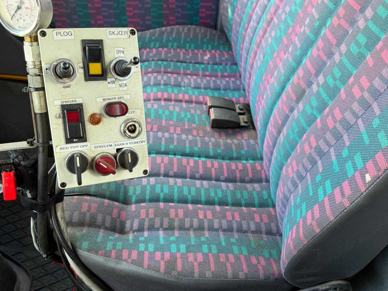 Bedrijfswagen MERCEDES - VARIO 814 4X4 - COMMERCIAL VEHICLE TIPPER: afbeelding 11 Bedrijfswagen MERCEDES - VARIO 814 4X4 - COMMERCIAL VEHICLE TIPPER: afbeelding 11