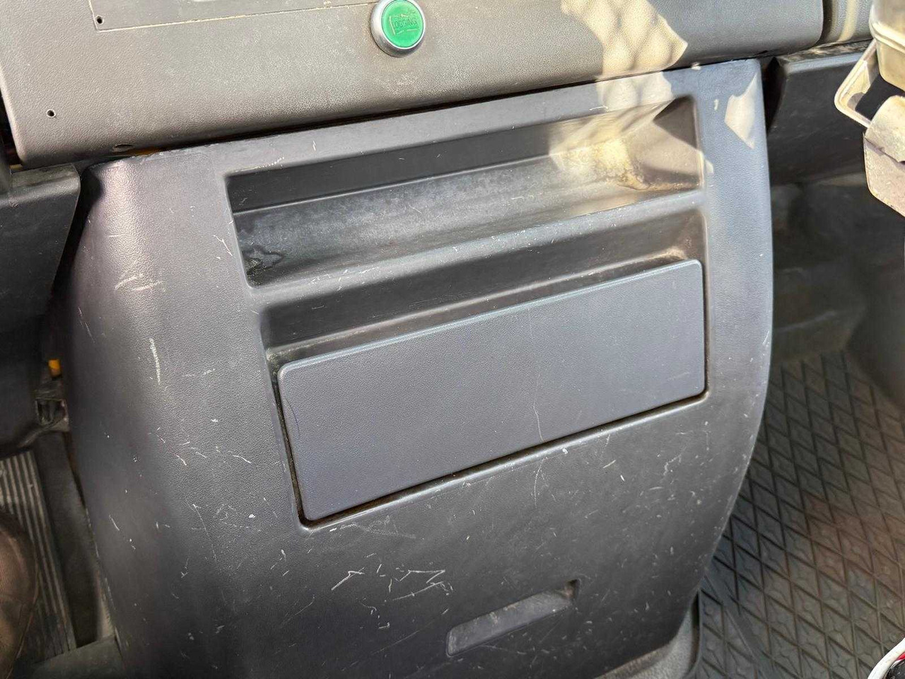 Bedrijfswagen MERCEDES - VARIO 814 4X4 - COMMERCIAL VEHICLE TIPPER: afbeelding 12 Bedrijfswagen MERCEDES - VARIO 814 4X4 - COMMERCIAL VEHICLE TIPPER: afbeelding 12