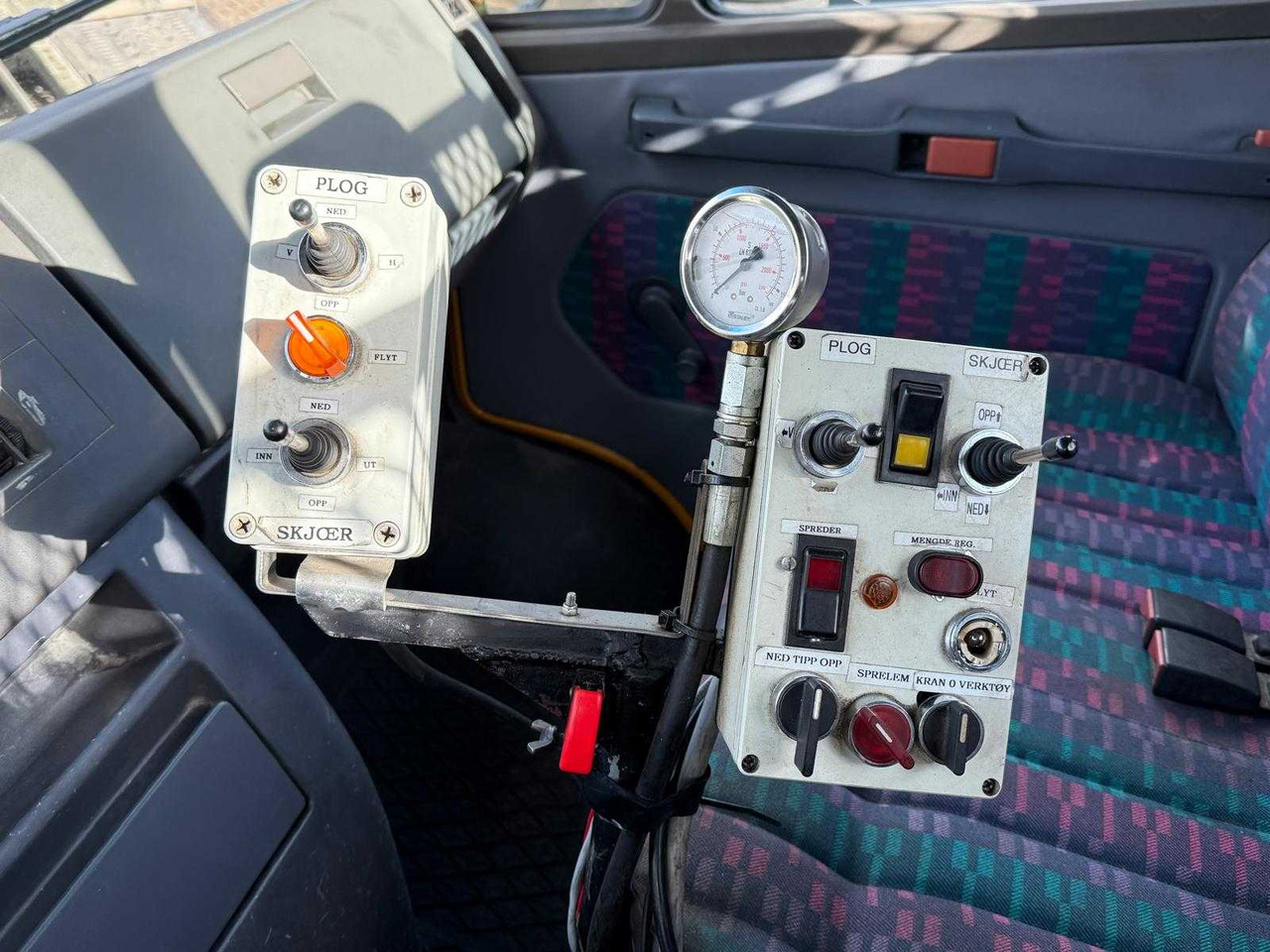 Bedrijfswagen MERCEDES - VARIO 814 4X4 - COMMERCIAL VEHICLE TIPPER: afbeelding 9 Bedrijfswagen MERCEDES - VARIO 814 4X4 - COMMERCIAL VEHICLE TIPPER: afbeelding 9