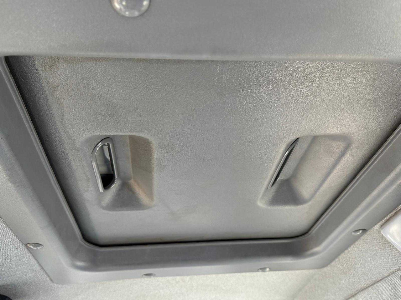 Bedrijfswagen MERCEDES - VARIO 814 4X4 - COMMERCIAL VEHICLE TIPPER: afbeelding 14 Bedrijfswagen MERCEDES - VARIO 814 4X4 - COMMERCIAL VEHICLE TIPPER: afbeelding 14