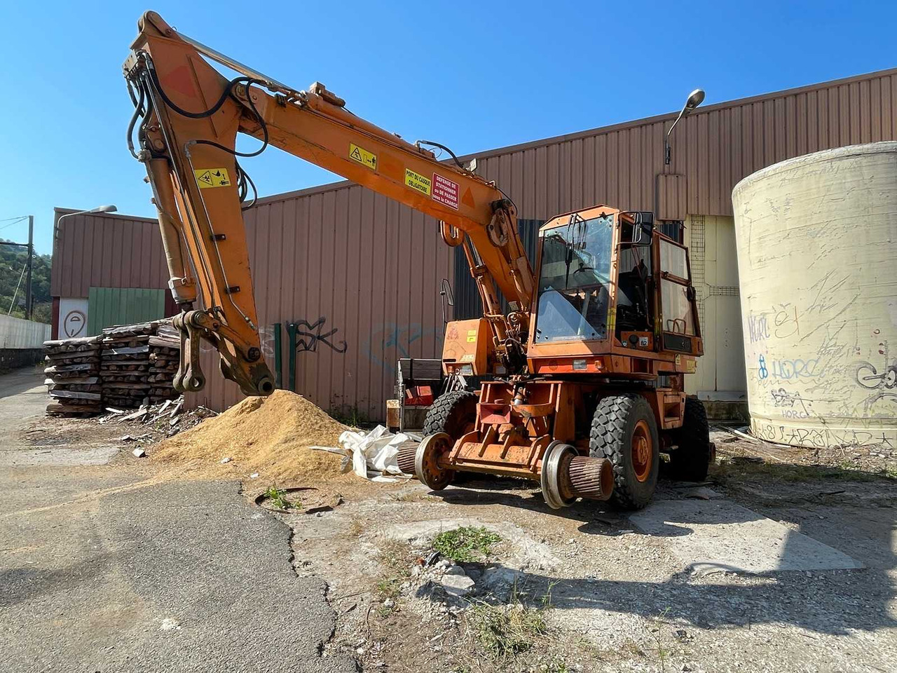 CASE - 1992 - 688P - WHEELED EXCAVATOR - Mobiele graafmachine: afbeelding 1 CASE - 1992 - 688P - WHEELED EXCAVATOR - Mobiele graafmachine: afbeelding 1