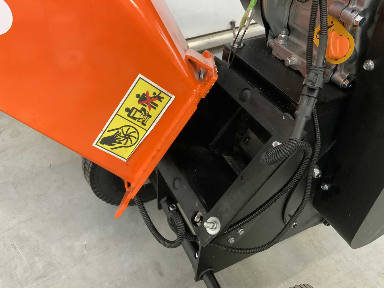 Daewoo DWFWC230 - Houtversnipperaar: afbeelding 4 Daewoo DWFWC230 - Houtversnipperaar: afbeelding 4