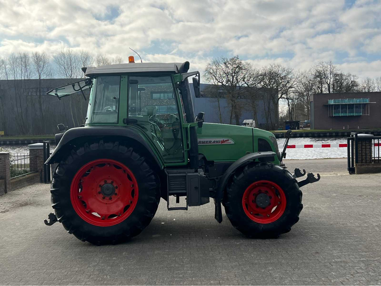 Fendt Farmer 410 - Tractor: afbeelding 4 Fendt Farmer 410 - Tractor: afbeelding 4