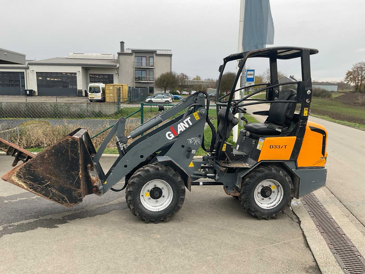 Giant D337T - Wiellader: afbeelding 2 Giant D337T - Wiellader: afbeelding 2