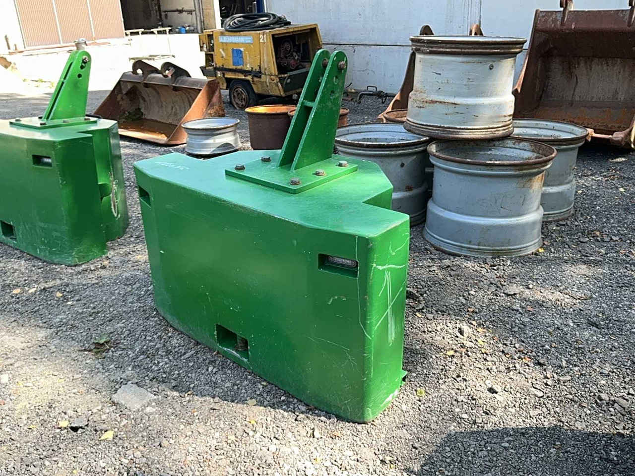 Inconnu Contrepoids de tracteur - Voorlader voor tractor: afbeelding 1 Inconnu Contrepoids de tracteur - Voorlader voor tractor: afbeelding 1