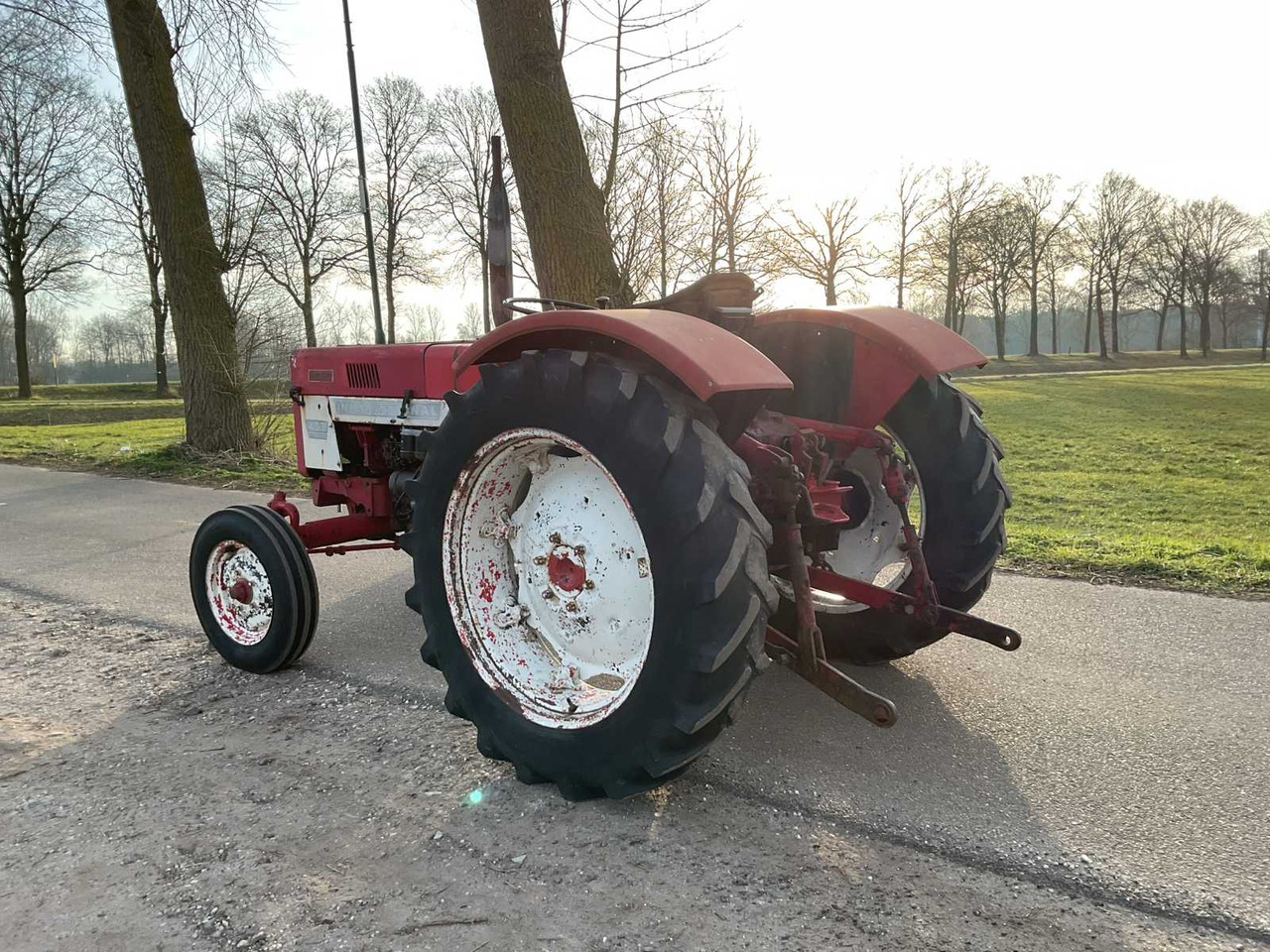 International 453 - Tractor: afbeelding 5 International 453 - Tractor: afbeelding 5