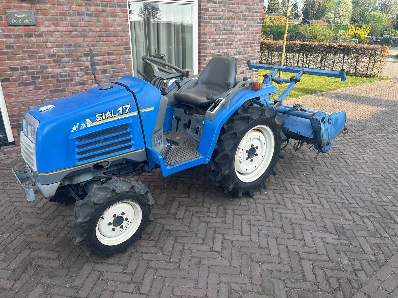 Iseki Trekker - Mini tractor: afbeelding 1 Iseki Trekker - Mini tractor: afbeelding 1