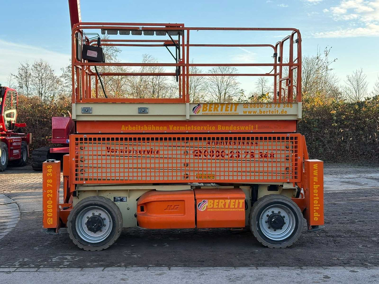 JLG - M4069 LE - JLG M4069 LE ROUGTH TERRAIN SCISSOR LIFT WITH OUTRIGGERS AND DIESEL GENERATOR - 2008 - Hoogwerker: afbeelding 4 JLG - M4069 LE - JLG M4069 LE ROUGTH TERRAIN SCISSOR LIFT WITH OUTRIGGERS AND DIESEL GENERATOR - 2008 - Hoogwerker: afbeelding 4