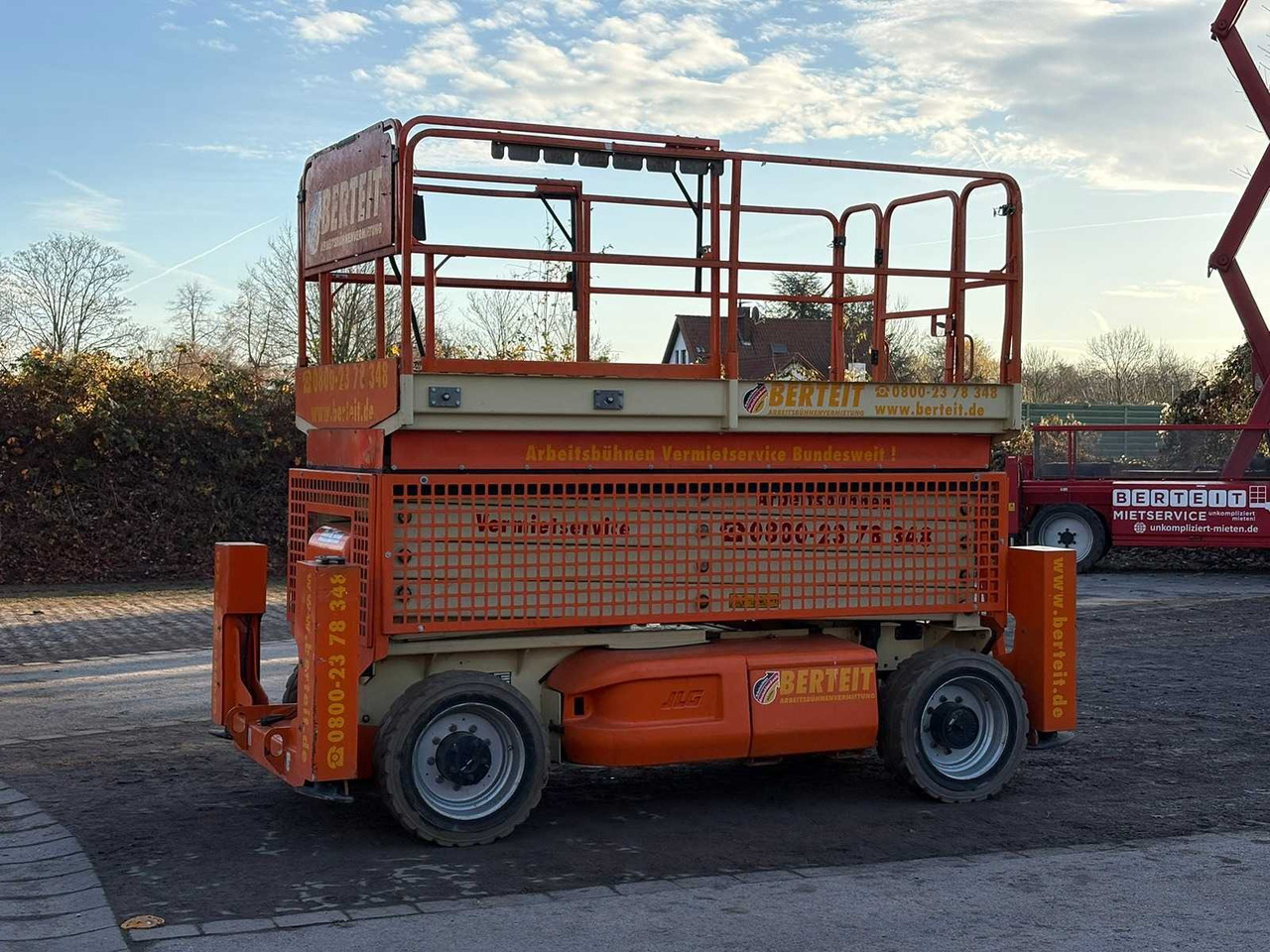 JLG - M4069 LE - JLG M4069 LE ROUGTH TERRAIN SCISSOR LIFT WITH OUTRIGGERS AND DIESEL GENERATOR - 2008 - Hoogwerker: afbeelding 3 JLG - M4069 LE - JLG M4069 LE ROUGTH TERRAIN SCISSOR LIFT WITH OUTRIGGERS AND DIESEL GENERATOR - 2008 - Hoogwerker: afbeelding 3