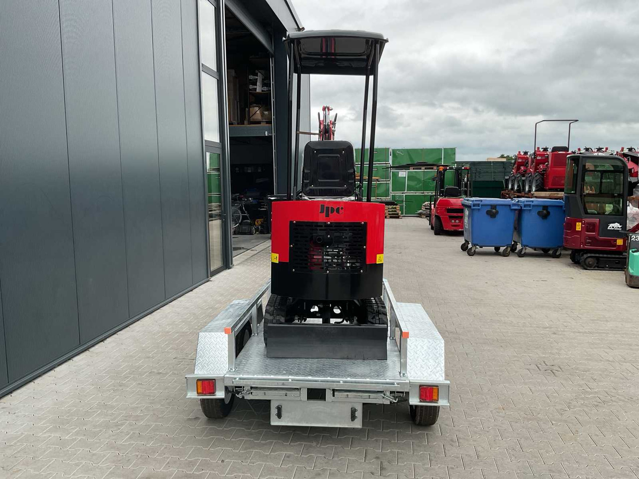 JPC HT12 met aanhangwagen - Graaflaadmachine: afbeelding 4 JPC HT12 met aanhangwagen - Graaflaadmachine: afbeelding 4