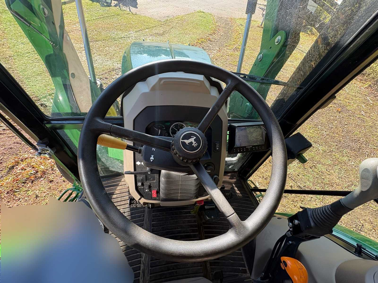 John Deere 2020 JOHN DEERE 5075E WITH STOLL FRONT LOADER SOLID 35-18.1P - Tractor: afbeelding 4 John Deere 2020 JOHN DEERE 5075E WITH STOLL FRONT LOADER SOLID 35-18.1P - Tractor: afbeelding 4