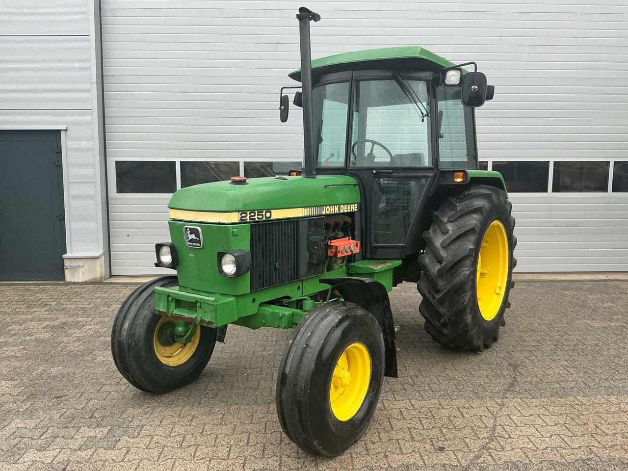 John Deere 2250 - Tractor: afbeelding 1 John Deere 2250 - Tractor: afbeelding 1