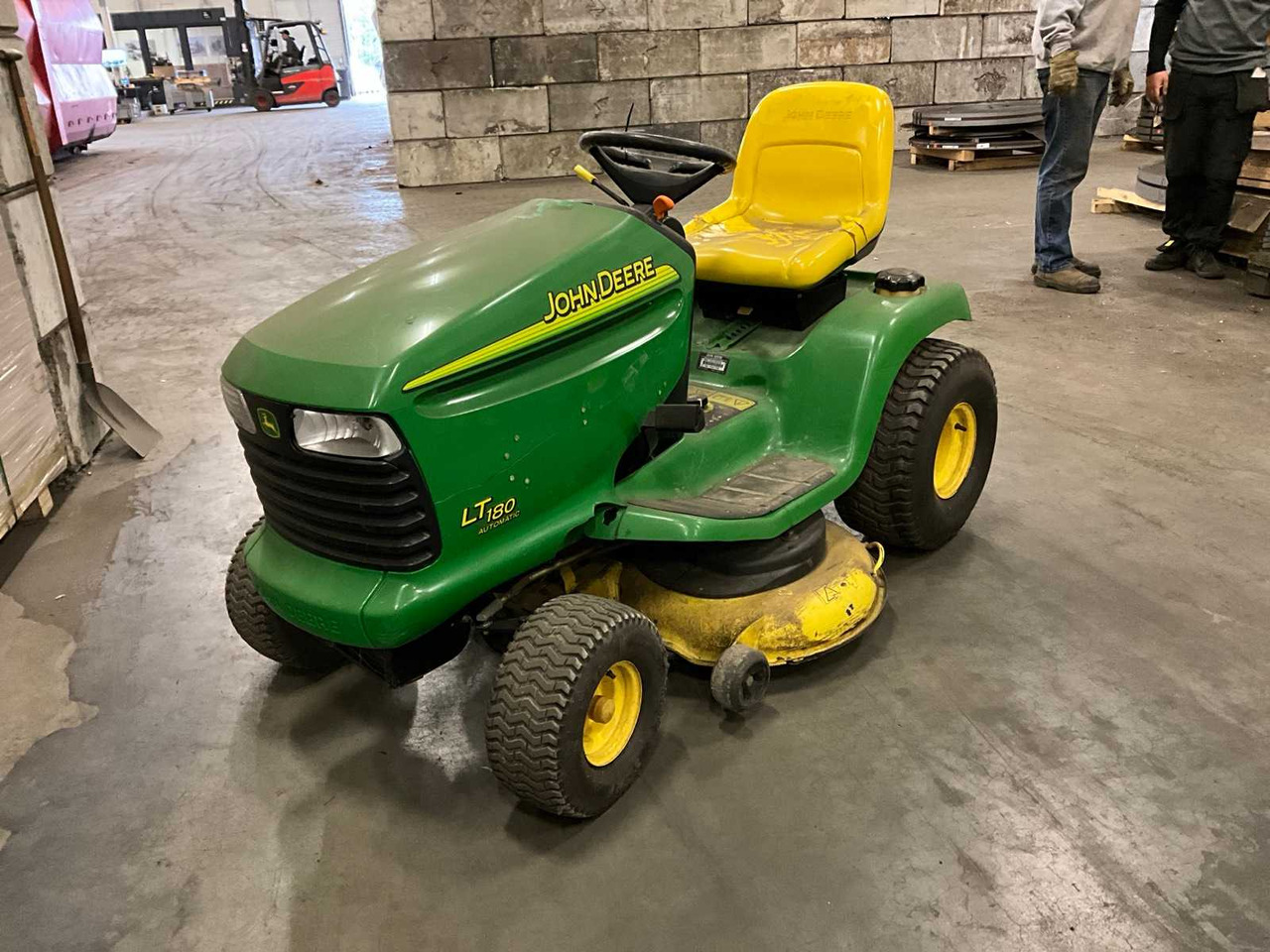 John Deere LT180 automatic - Gazonmaaier: afbeelding 2 John Deere LT180 automatic - Gazonmaaier: afbeelding 2