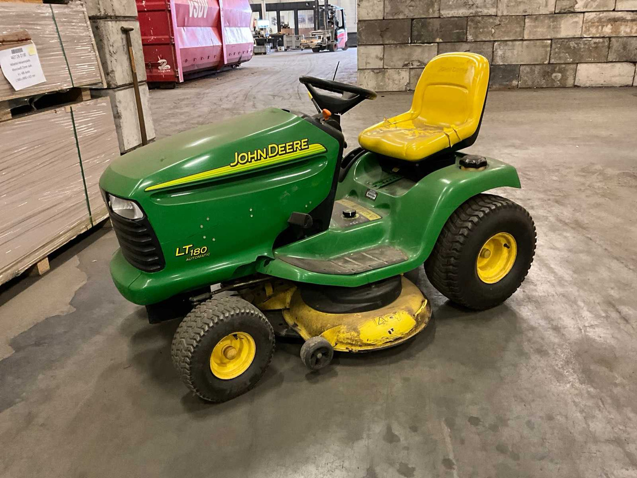 John Deere LT180 automatic - Gazonmaaier: afbeelding 1 John Deere LT180 automatic - Gazonmaaier: afbeelding 1