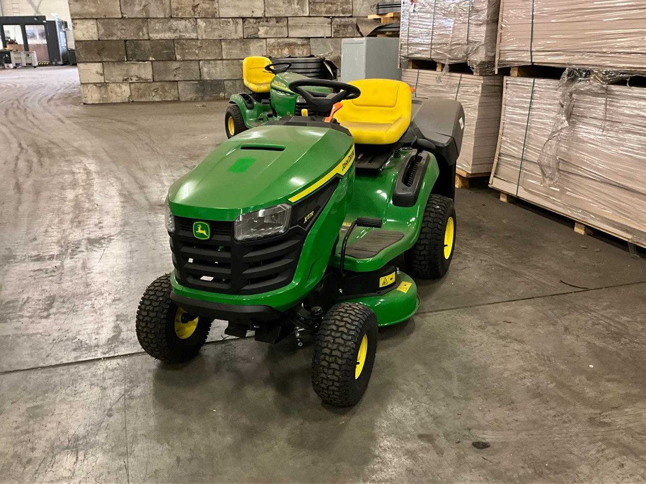 John Deere X117R - Gazonmaaier: afbeelding 2 John Deere X117R - Gazonmaaier: afbeelding 2