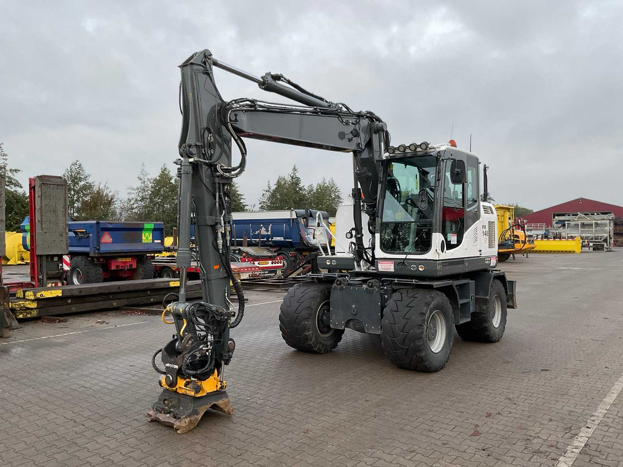 Komatsu PW148-10 - Mobiele graafmachine: afbeelding 2 Komatsu PW148-10 - Mobiele graafmachine: afbeelding 2