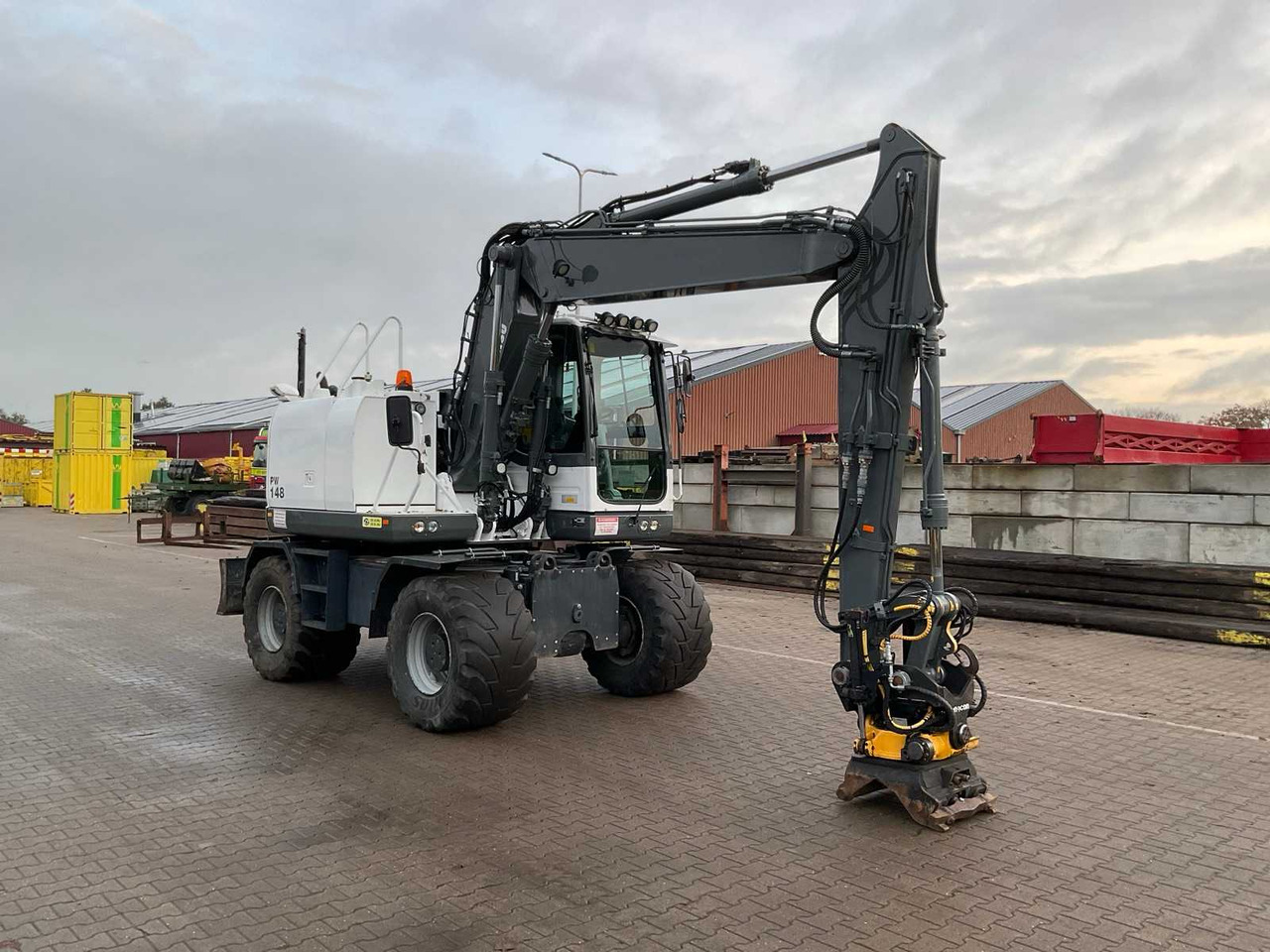 Komatsu PW148-10 - Mobiele graafmachine: afbeelding 4 Komatsu PW148-10 - Mobiele graafmachine: afbeelding 4