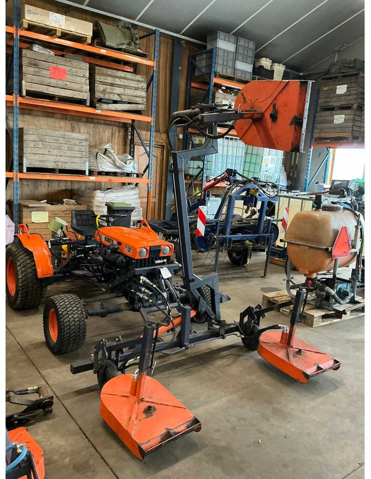 Kubota B7000 4WD - Mini tractor: afbeelding 2 Kubota B7000 4WD - Mini tractor: afbeelding 2