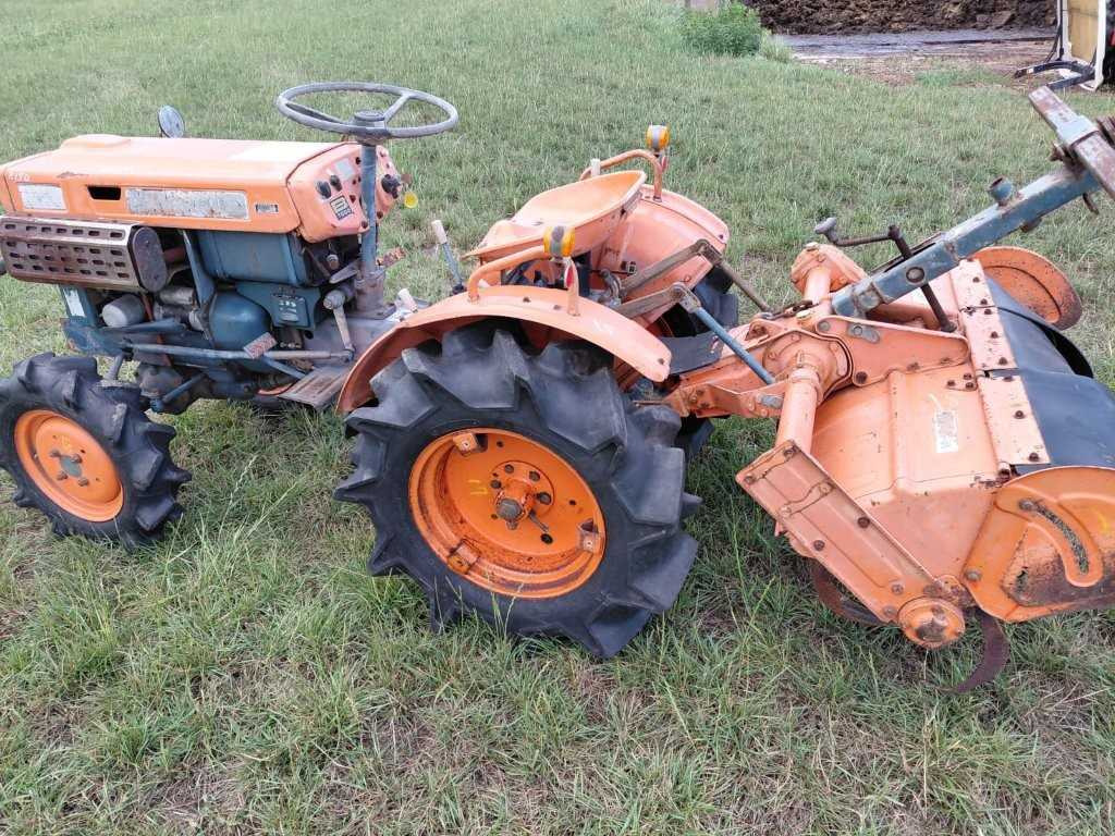 Kubota B7000 - Mini tractor: afbeelding 1 Kubota B7000 - Mini tractor: afbeelding 1