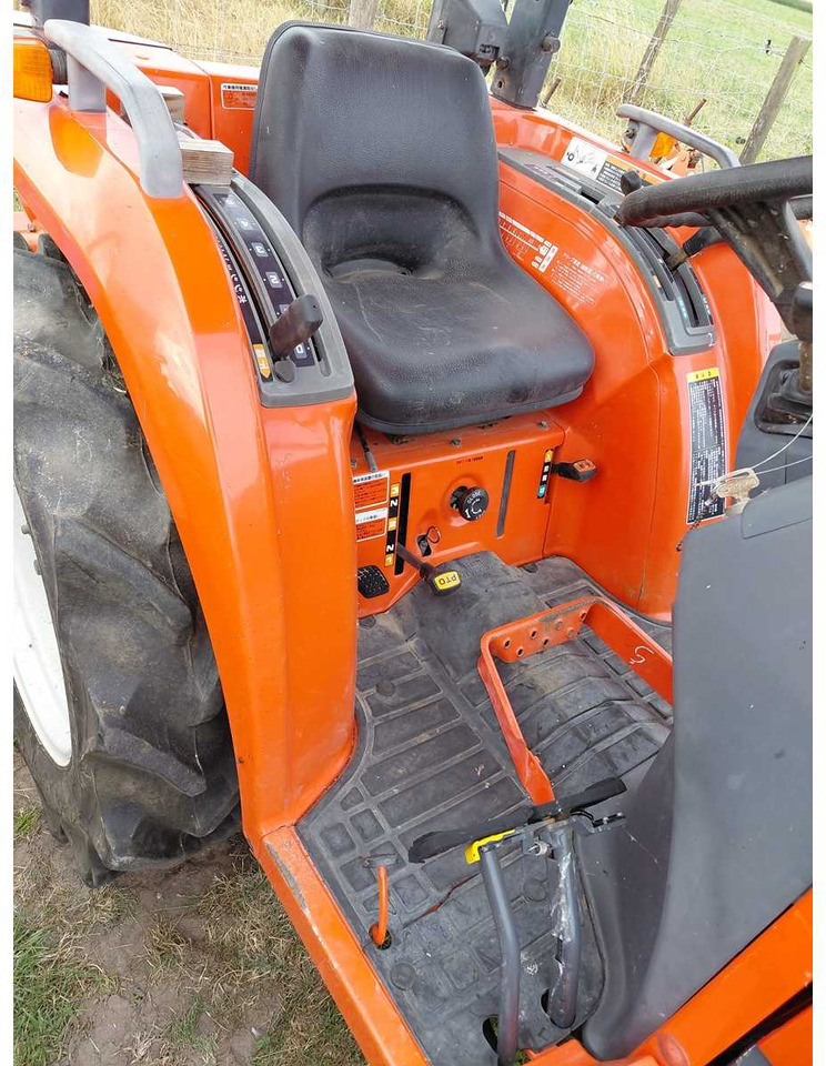 Kubota T240 - Mini tractor: afbeelding 3 Kubota T240 - Mini tractor: afbeelding 3