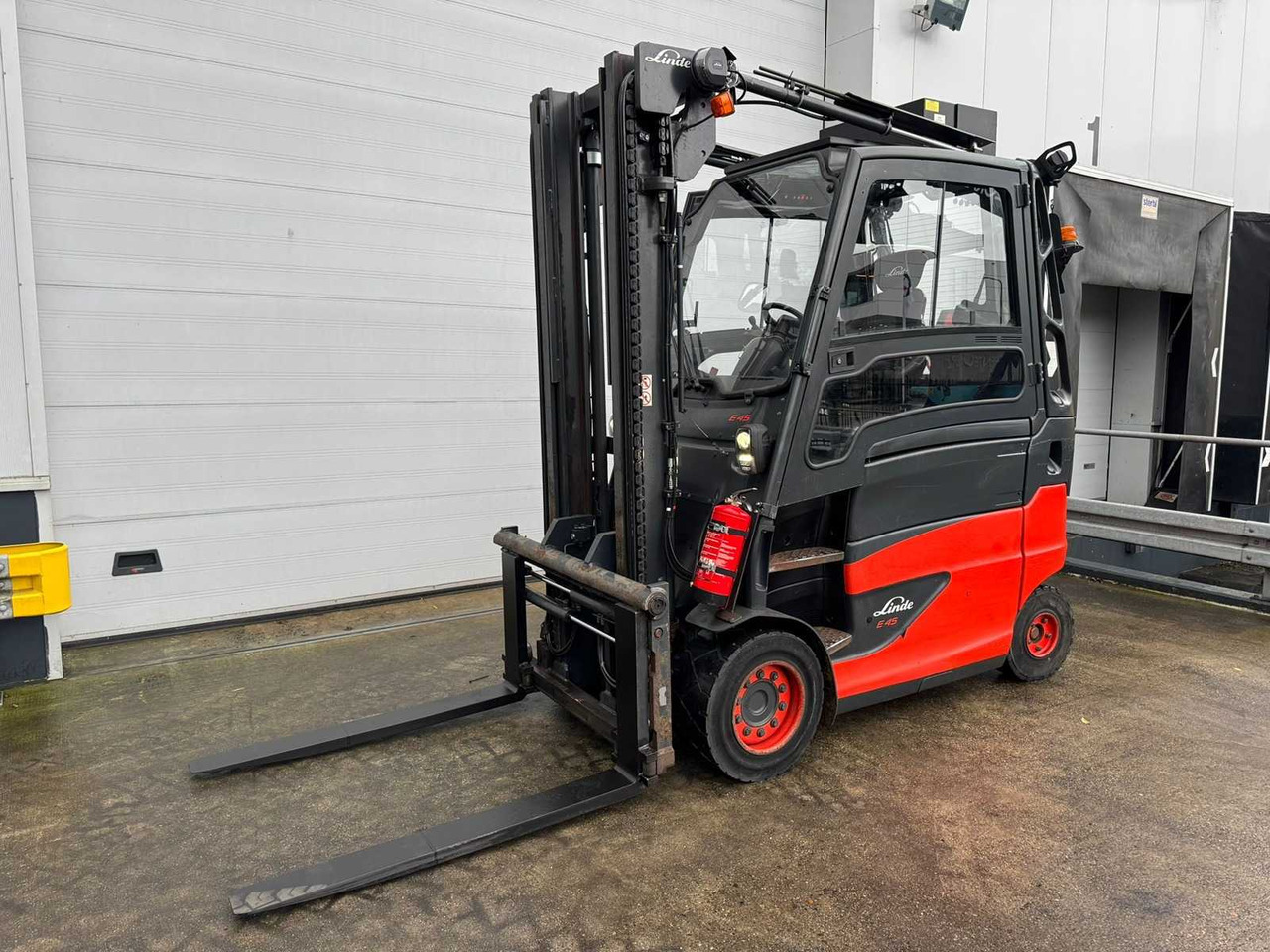 LINDE - 2020 - E-45-HL-01-600 - FORK POSITIONER, SIDE-SHIFT - FORKLIFT - Heftruck: afbeelding 1 LINDE - 2020 - E-45-HL-01-600 - FORK POSITIONER, SIDE-SHIFT - FORKLIFT - Heftruck: afbeelding 1