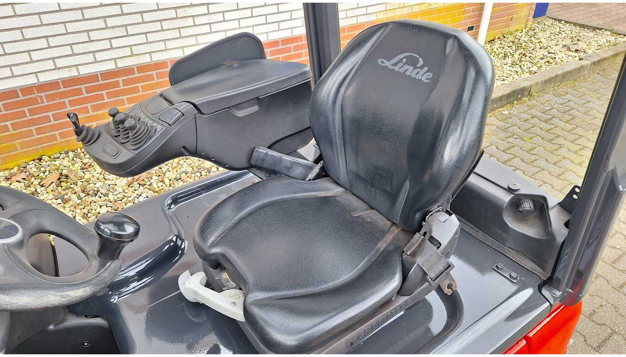 LINDE - E16 P-02 - FORKLIFT TRIPLEX - FREE-LIFT - SIDE-SHIFT - Heftruck: afbeelding 5 LINDE - E16 P-02 - FORKLIFT TRIPLEX - FREE-LIFT - SIDE-SHIFT - Heftruck: afbeelding 5