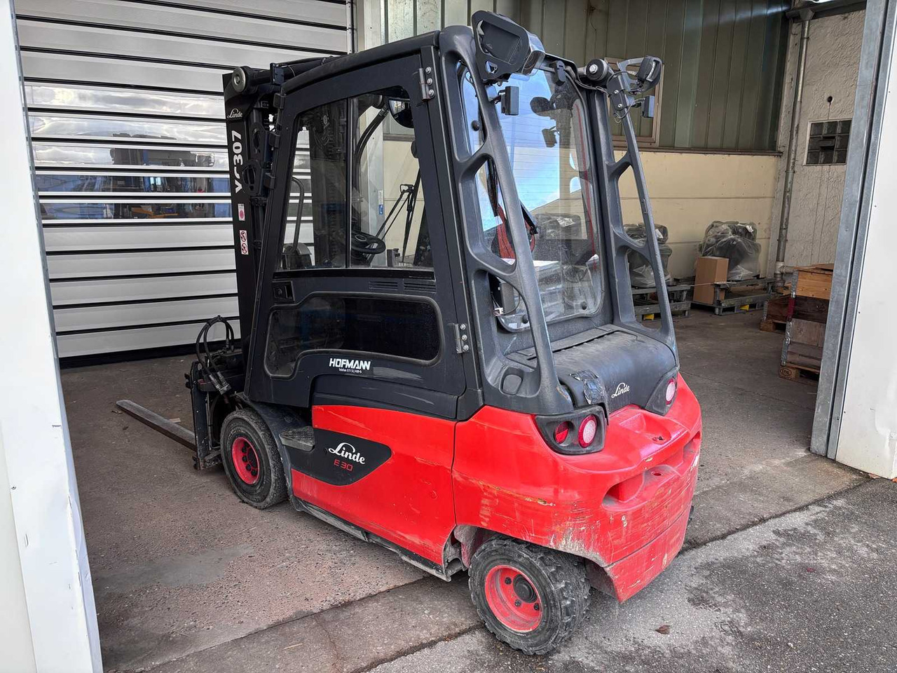 LINDE - E30-SERIES-387 - 2022 - ELECTRIC - FORKLIFT - Heftruck: afbeelding 2 LINDE - E30-SERIES-387 - 2022 - ELECTRIC - FORKLIFT - Heftruck: afbeelding 2