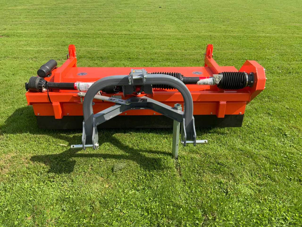 Loma Sweeper SWLT190 - Voorlader voor tractor: afbeelding 4 Loma Sweeper SWLT190 - Voorlader voor tractor: afbeelding 4
