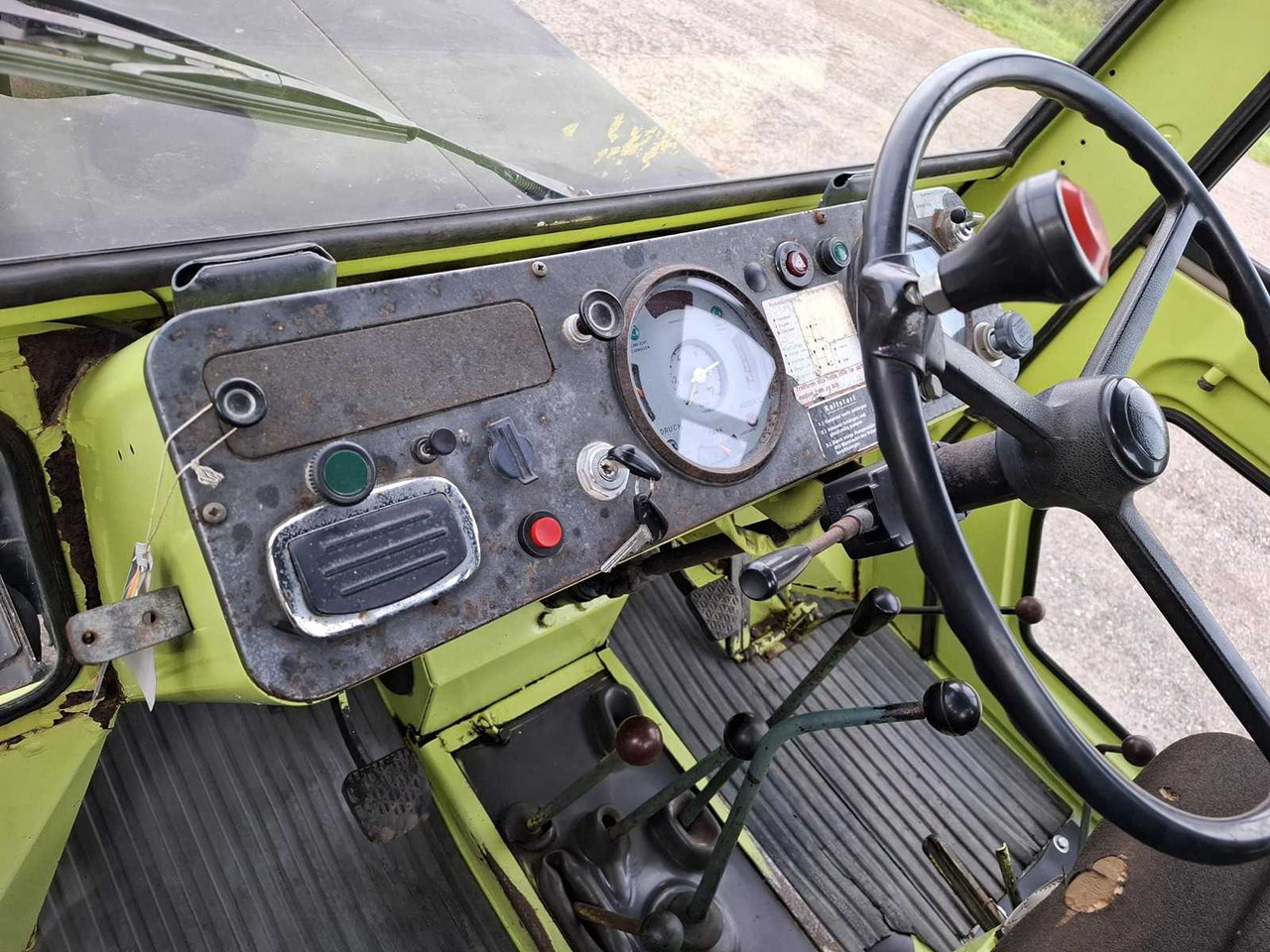 MERCEDES-BENZ - MB TRAC 800 - ALL-WHEEL DRIVE AGRICULTURAL TRACTOR - Tractor: afbeelding 5 MERCEDES-BENZ - MB TRAC 800 - ALL-WHEEL DRIVE AGRICULTURAL TRACTOR - Tractor: afbeelding 5