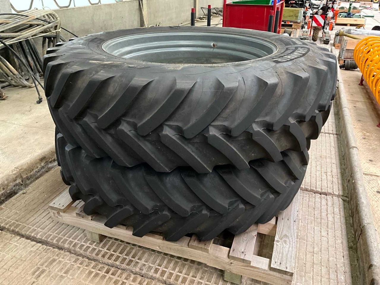 Michelin Spraybib - Banden en velgen voor Tractor: afbeelding 1 Michelin Spraybib - Banden en velgen voor Tractor: afbeelding 1