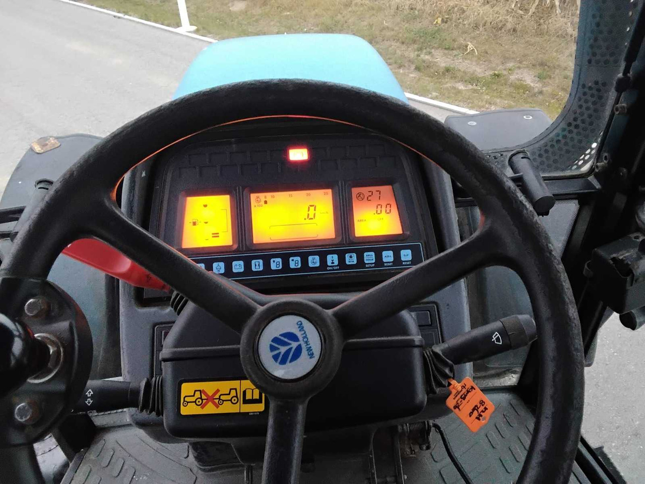 NEW HOLLAND - 8260 - 2000 - AGRICULTURAL TRACTOR WITH FOUR-WHEEL DRIVE - Tractor: afbeelding 5 NEW HOLLAND - 8260 - 2000 - AGRICULTURAL TRACTOR WITH FOUR-WHEEL DRIVE - Tractor: afbeelding 5