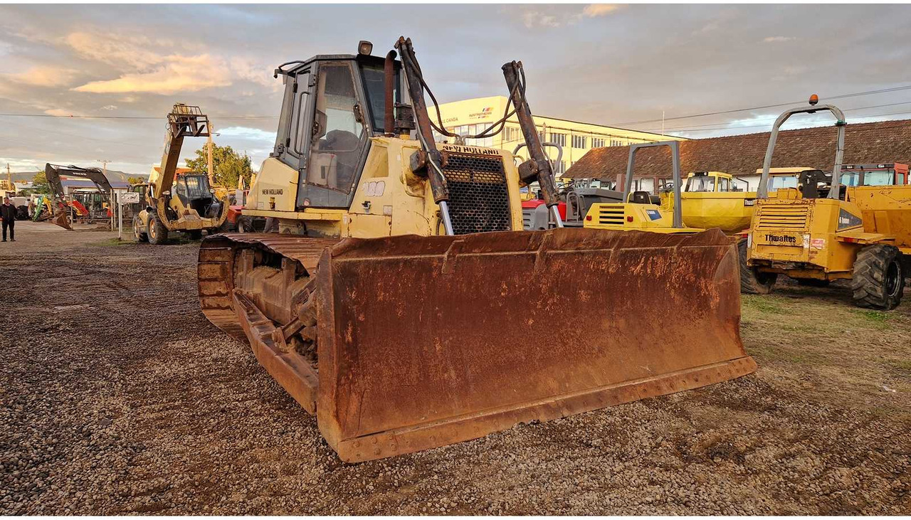 NEW HOLLAND NEW HOLLAND - BULLDOZER - 2005 - Bulldozer: afbeelding 2 NEW HOLLAND NEW HOLLAND - BULLDOZER - 2005 - Bulldozer: afbeelding 2