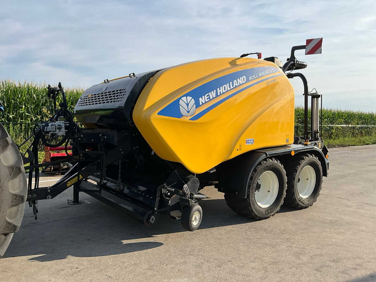 New Holland Roll Baler 125 Combi - Ronde balenpers: afbeelding 1 New Holland Roll Baler 125 Combi - Ronde balenpers: afbeelding 1