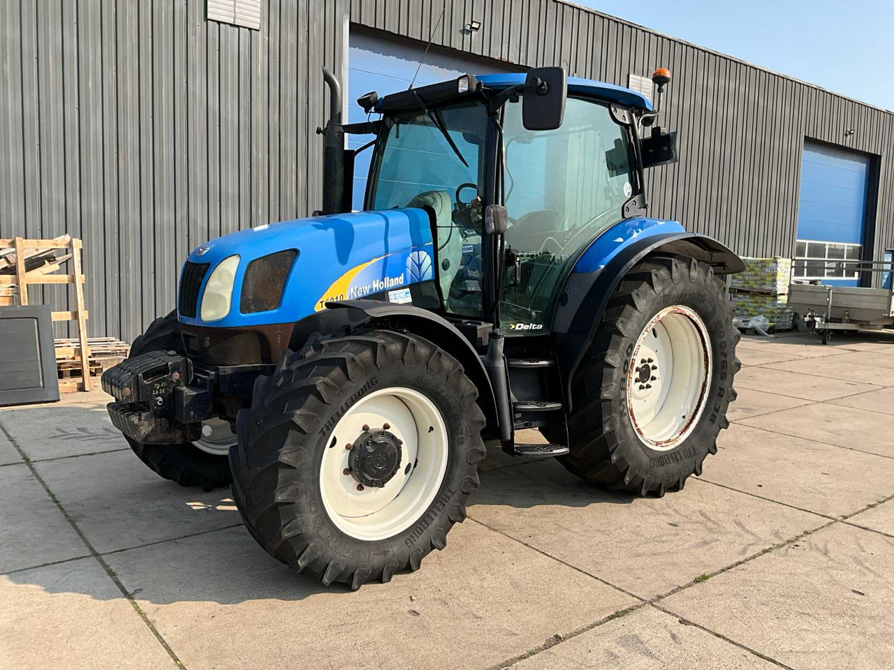 New Holland T6010 - Tractor: afbeelding 1 New Holland T6010 - Tractor: afbeelding 1